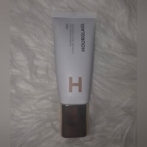 Hourglass Veil Hydrating Skin Tint - White and Gold